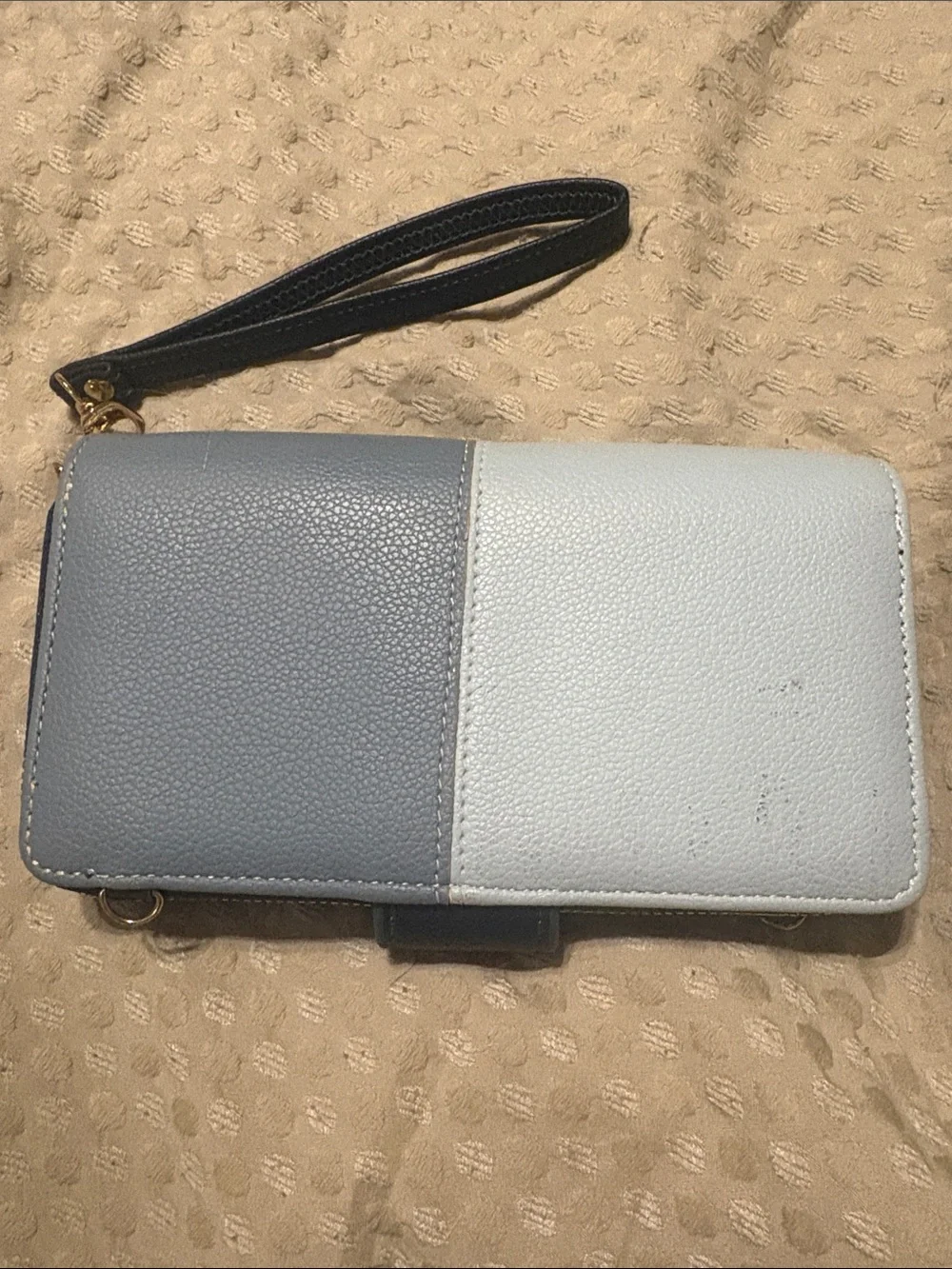 Gloria Vanderbilt Blue and Light Blue Colorblock Wristlet Wallet